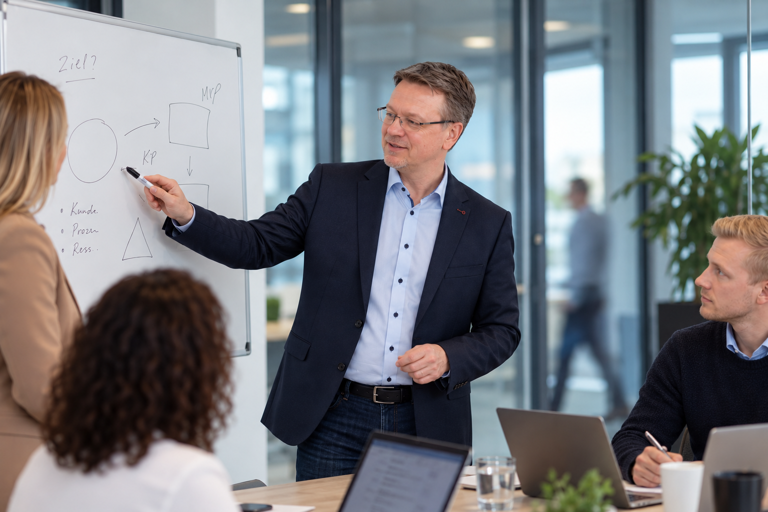 Michael Boese im Workshop mit einem Vertriebsteam